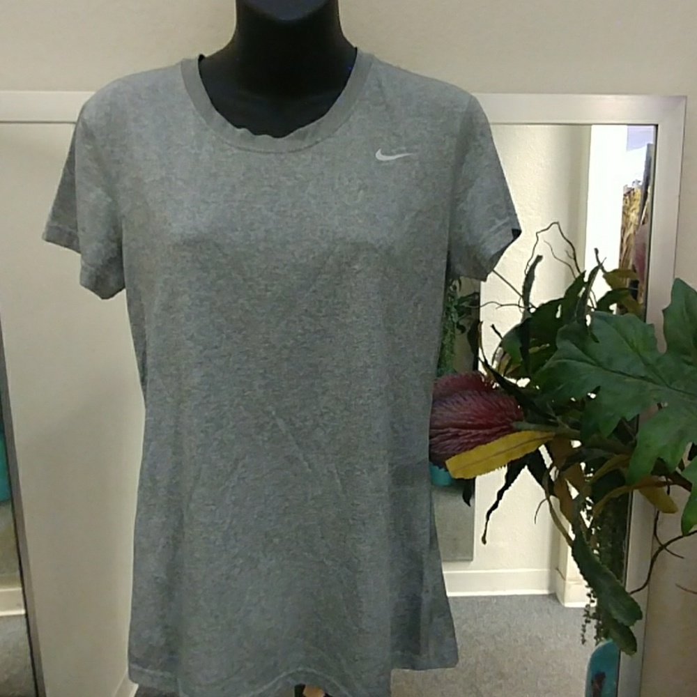 Nike Dri-Fit Gray T-shirt 👕